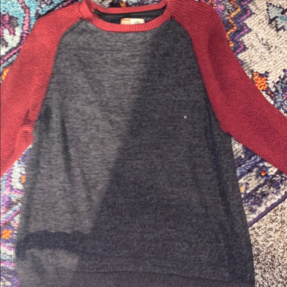 Men’s gray and red long sleeve